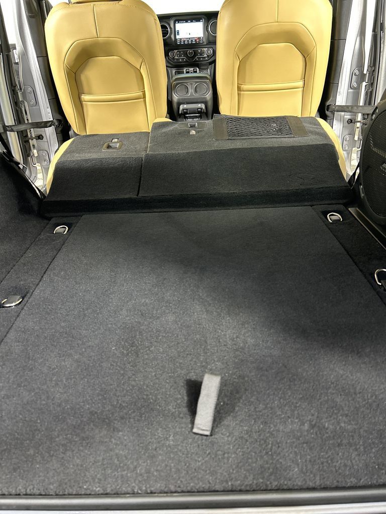Used 2018 Jeep Wrangler Unlimited Sahara AWD/4WD image 22