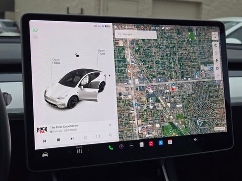 Used 2021 Tesla Model Y Long Range image 26