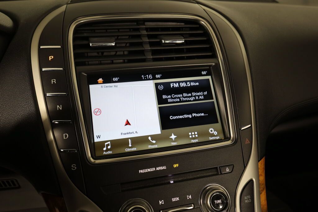 Used 2016 Lincoln MKX Reserve w/ Climate Package FWD image 35