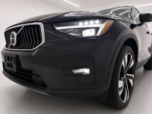 Used 2024 Volvo XC40 B5 Plus w/ Protection Package Premier AWD/4WD image 40