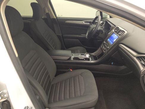 Used 2019 Ford Fusion SE FWD image 21