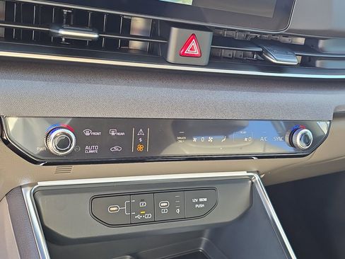 New 2026 Kia Carnival EX FWD image 25