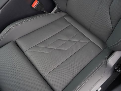 Used 2025 BMW X3 xDrive30i w/ Premium Package image 11