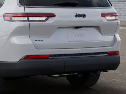 New 2026 Jeep Grand Cherokee L 4WD image 13