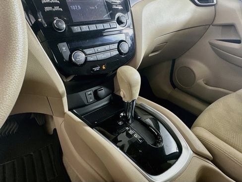Used 2015 Nissan Rogue SV w/ SV Moonroof Package FWD image 23