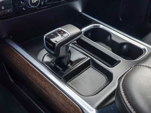 Used 2022 Chevrolet Silverado 1500 High Country w/ Technology Package image 18