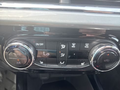 Used 2025 Chevrolet Trax LT w/ Driver Confidence Package FWD image 28