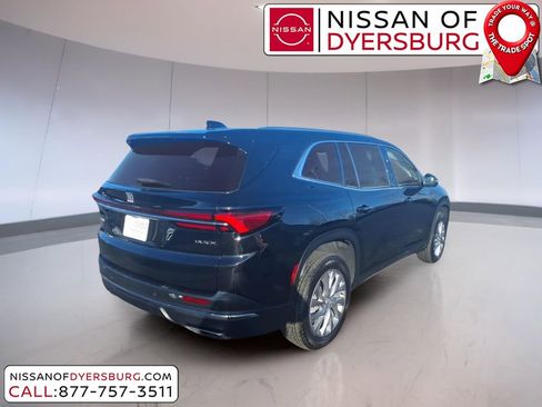 Used 2025 Buick Enclave Preferred image 3