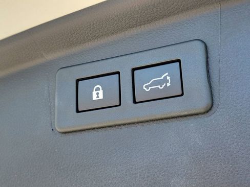 Certified 2022 Subaru Outback Touring AWD/4WD image 9