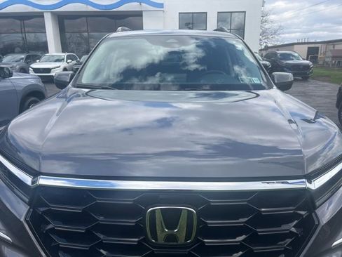 Used 2025 Honda Pilot Touring image 2