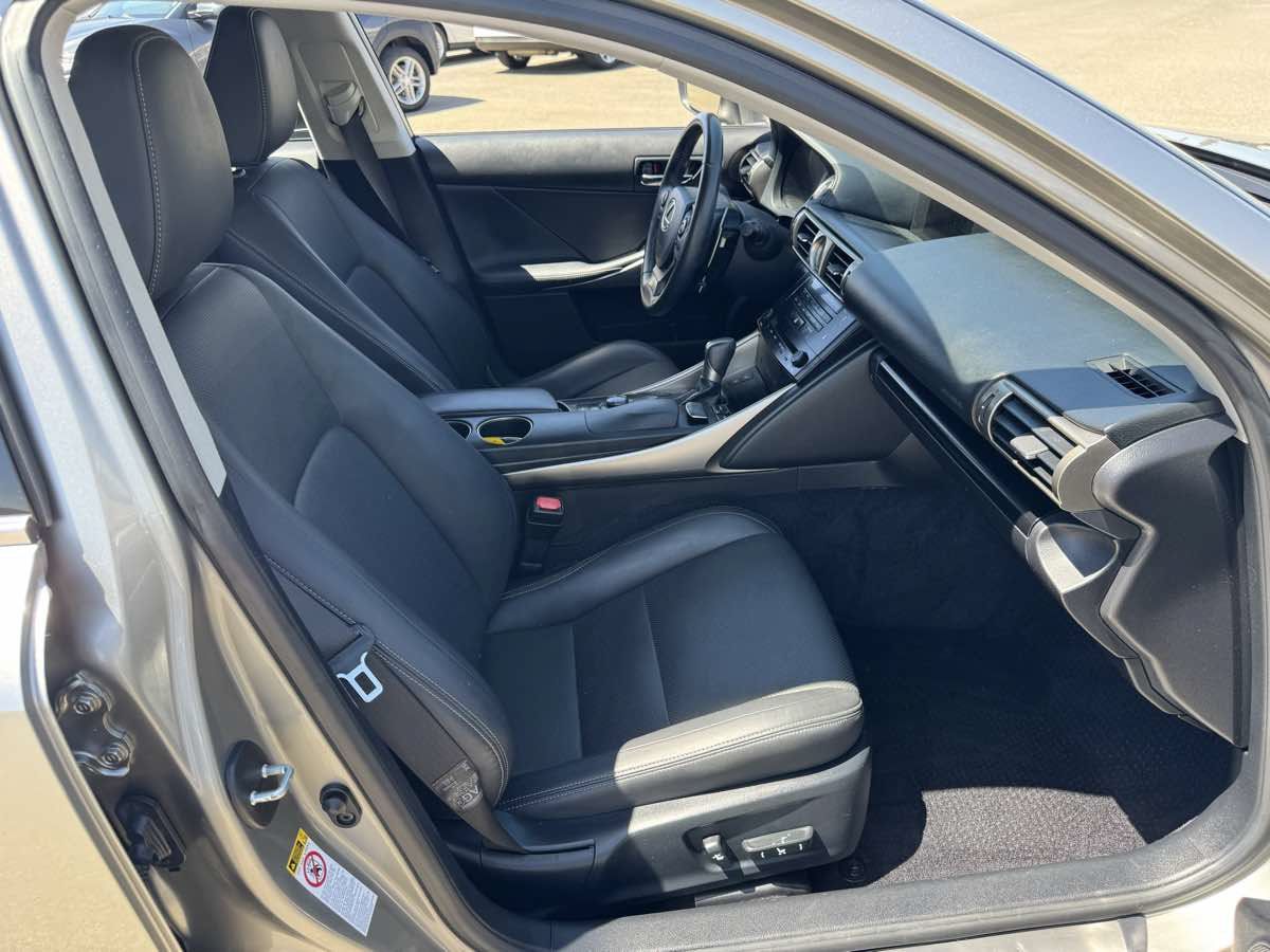 Used 2014 Lexus IS 250 w/ Navigation Package RWD image 12