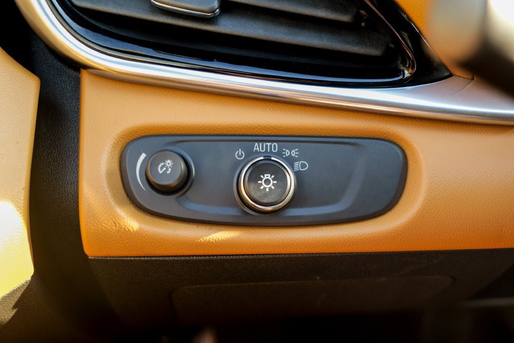 Used 2018 Chevrolet Volt Premier w/ Driver Confidence Package FWD image 53