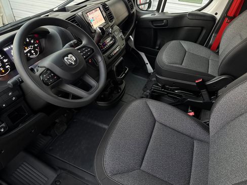 Used 2025 RAM ProMaster 2500 w/ Convenience Group image 10