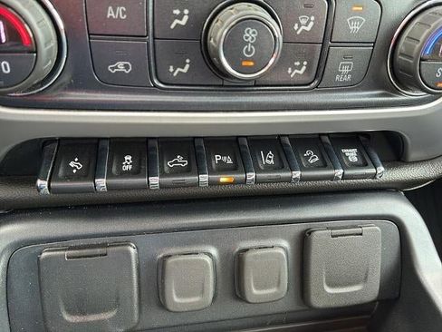 Used 2018 GMC Sierra 2500 SLT w/ Driver Alert Package image 32