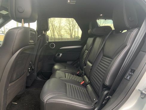 Used 2023 Land Rover Discovery S R-Dynamic image 16