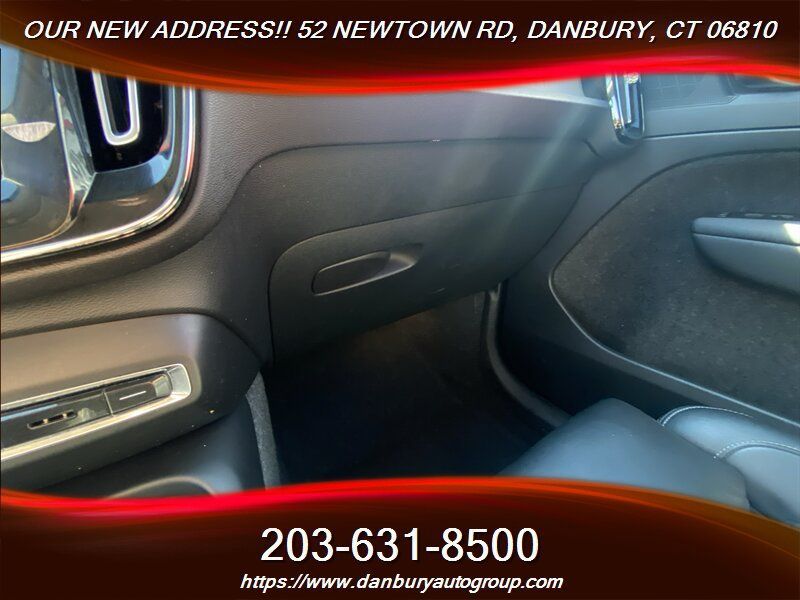 Used 2024 Volvo XC40 B5 Plus AWD/4WD image 15