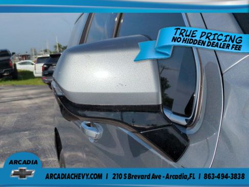 Used 2025 GMC Yukon Elevation AWD/4WD image 12