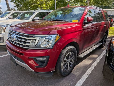 Used 2019 Ford Expedition XLT w/ Equipment Group 202A AWD/4WD image 5