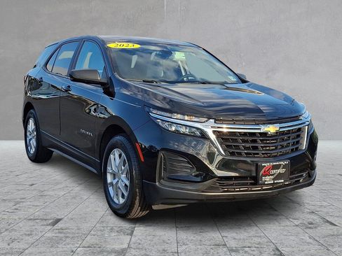 Used 2023 Chevrolet Equinox LS w/ LS Convenience Package FWD image 3