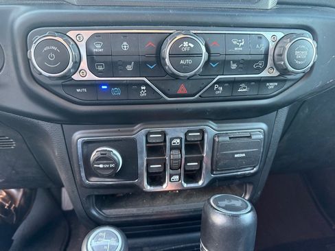 Used 2023 Jeep Wrangler Unlimited Sahara w/ Cold Weather Group image 19