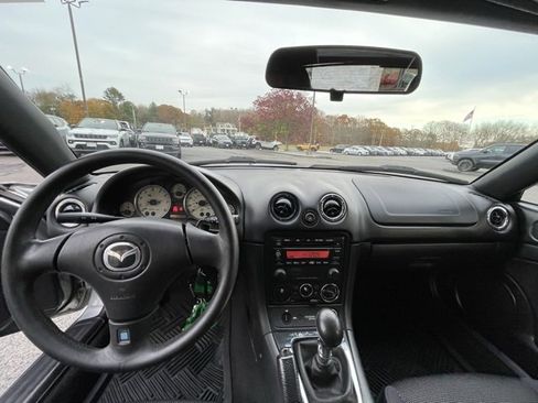 Used 2003 MAZDA MX-5 Miata image 12