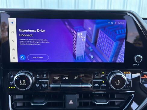 Used 2025 Toyota Highlander Limited image 26