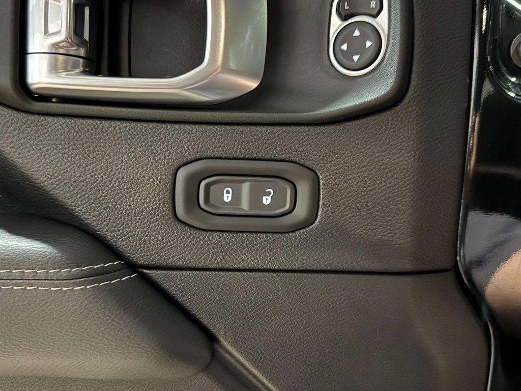 Used 2023 Jeep Wrangler Unlimited Sahara AWD/4WD image 19