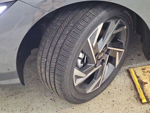 New 2026 Hyundai Elantra Limited image 33