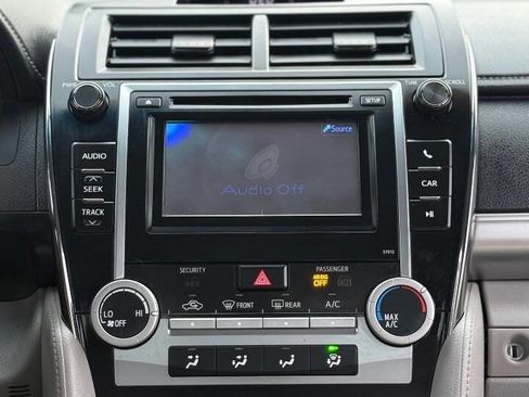 Used 2012 Toyota Camry LE image 5