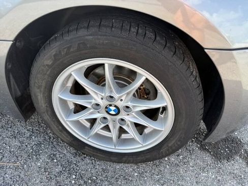 Used 2004 BMW Z4 2.5i RWD image 13