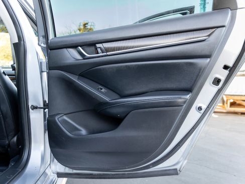 Used 2018 Honda Accord EX-L image 16