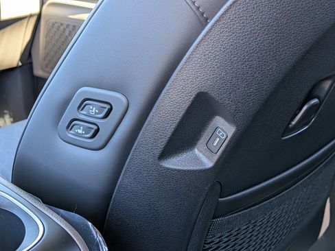 New 2026 Kia Carnival EX image 19