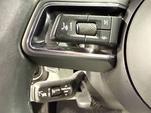 Certified 2023 Porsche Macan AWD/4WD image 36