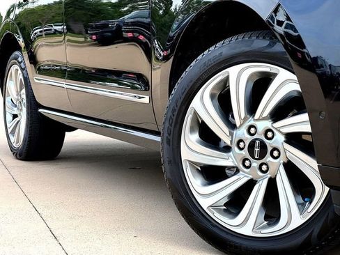 Used 2024 Lincoln Navigator Reserve AWD/4WD image 6