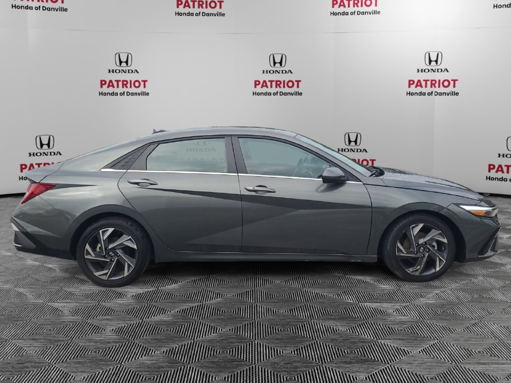 Used 2025 Hyundai Elantra SEL FWD image 6