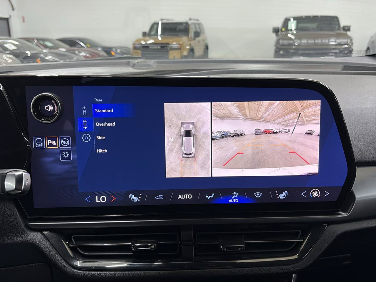 Used 2024 Chevrolet Equinox EV RS FWD image 21