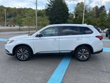 Used 2020 Mitsubishi Outlander SE image 2