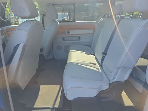 Used 2025 Volkswagen ID. Buzz Pro S Plus RWD image 12