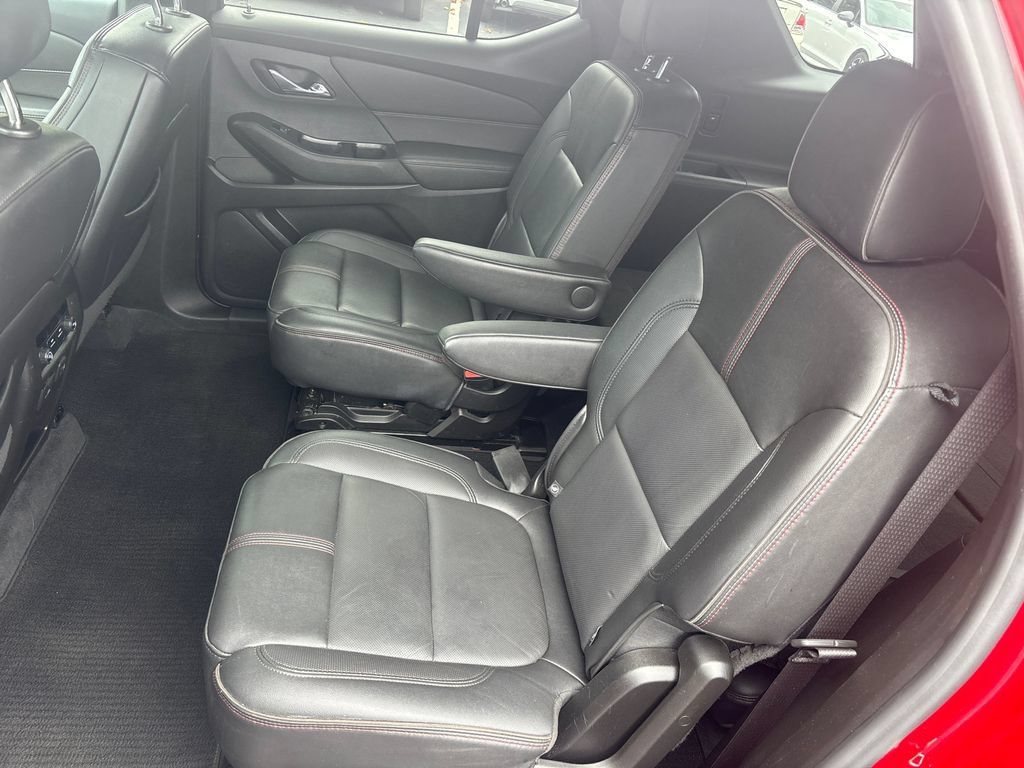Used 2022 Chevrolet Traverse RS FWD image 14