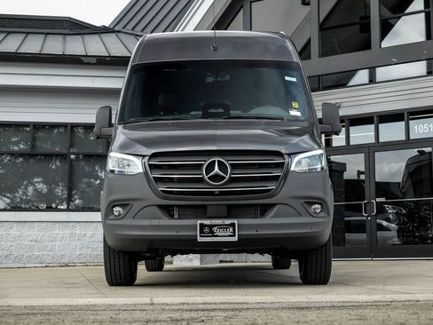 Used 2025 Mercedes-Benz Sprinter 2500 image 5