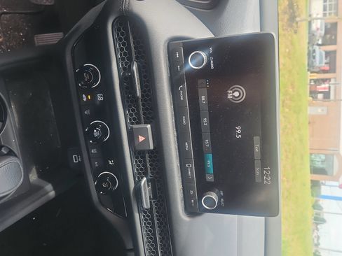 Used 2024 Honda HR-V LX image 2