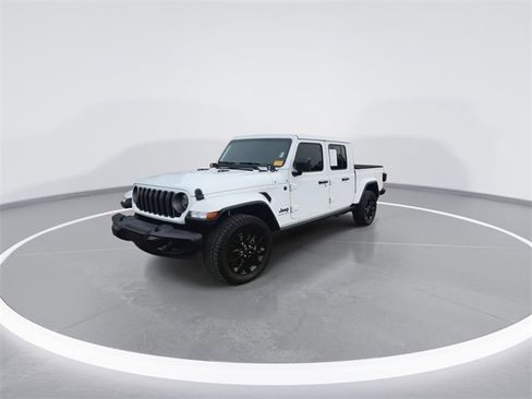 Used 2025 Jeep Gladiator Sport image 4