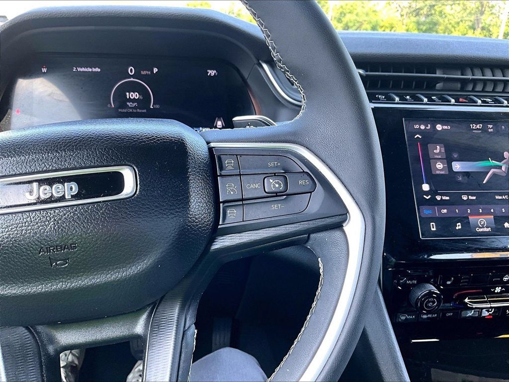 Used 2023 Jeep Grand Cherokee Altitude AWD/4WD image 15