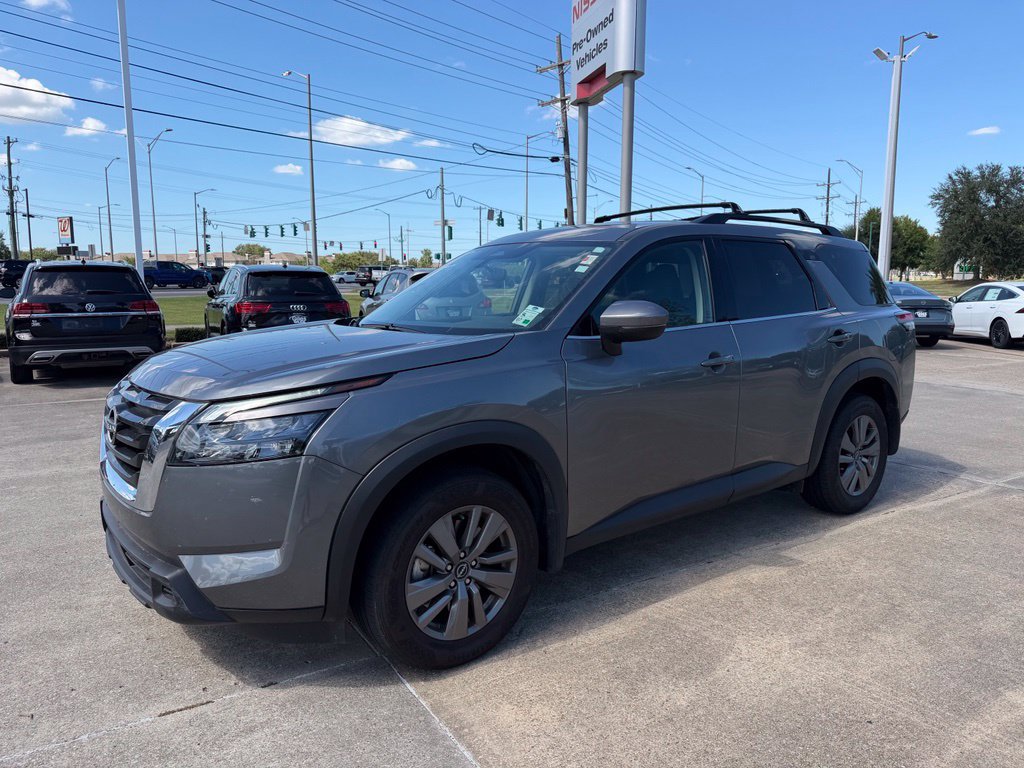 Used 2025 Nissan Pathfinder SV FWD image 1