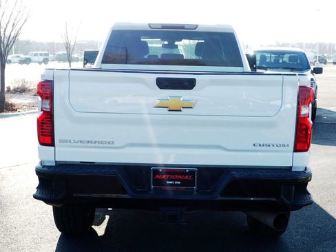 Used 2022 Chevrolet Silverado 2500 Custom w/ Custom Value Package image 6