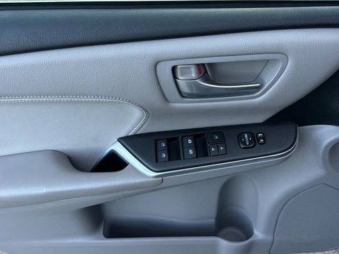 Used 2015 Toyota Camry XLE image 10