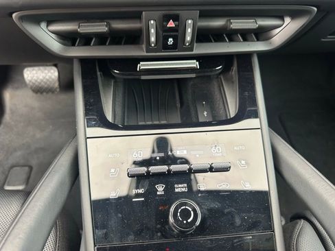 Certified 2025 Porsche Cayenne E-Hybrid AWD/4WD image 25