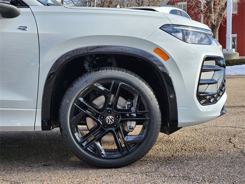 New 2026 Volkswagen Tiguan SE R-Line image 9