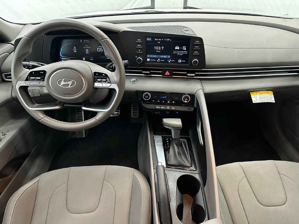 Certified 2025 Hyundai Elantra Sport FWD image 20