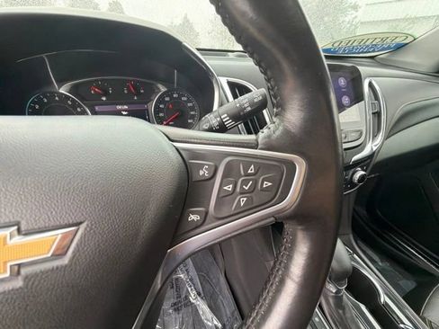 Used 2022 Chevrolet Equinox Premier FWD image 28